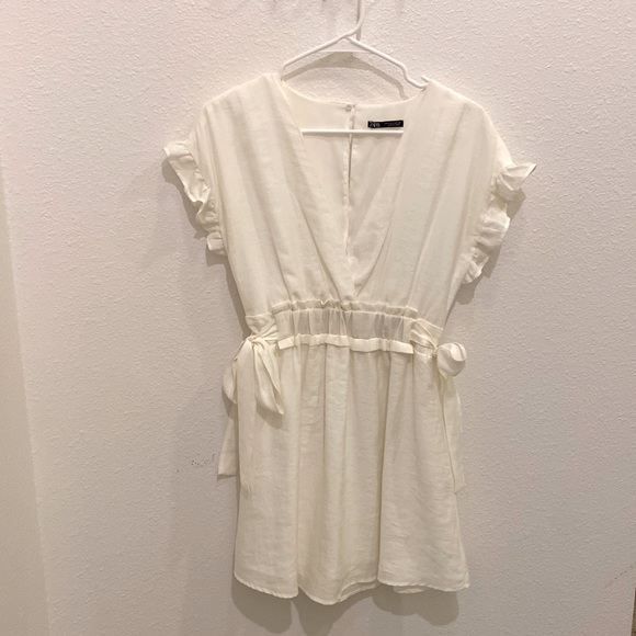 Zara Dresses & Skirts - White Dress!